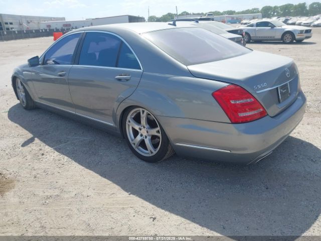 2013 MERCEDES-BENZ S 550 WDDNG7DB7DA504637 Photo 2