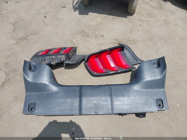 1FATP8UH2N5107851 Ford 4v