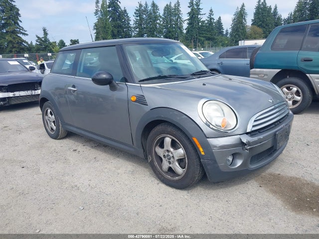 2010 MINI COOPER WMWMF3C5XATZ21650 Photo 0