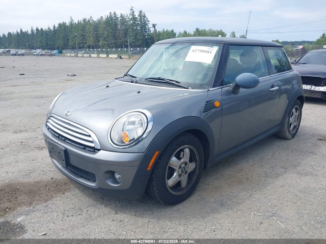 2010 MINI COOPER WMWMF3C5XATZ21650 Photo 1