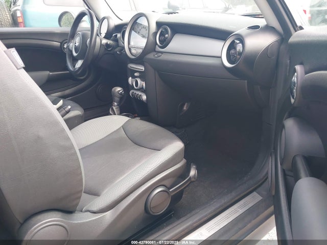 2010 MINI COOPER WMWMF3C5XATZ21650 Photo 4
