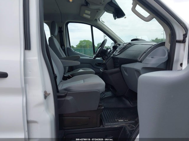 1FBZX2YG3HKA17394 Ford 2017