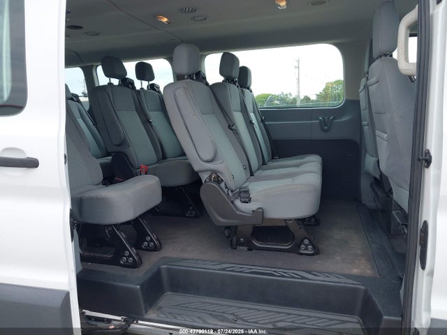 1FBZX2YG3HKA17394 Ford 2017