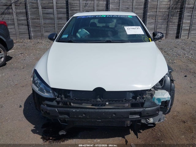 3VW5T7AU0FM098957 Volkswagen 2015