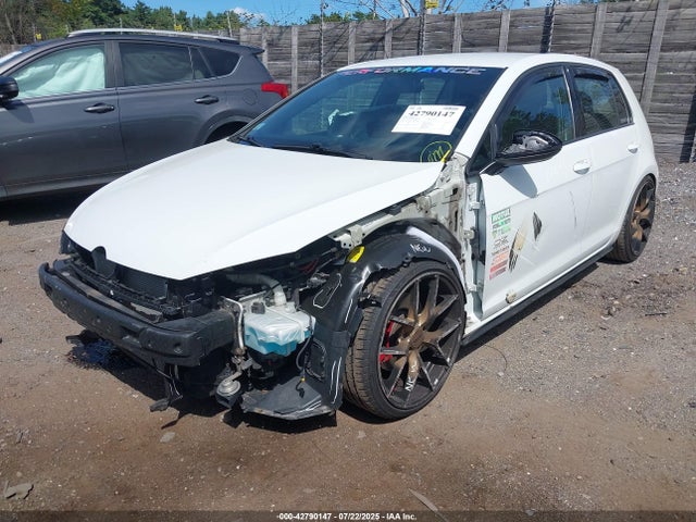 3VW5T7AU0FM098957 Volkswagen 2015