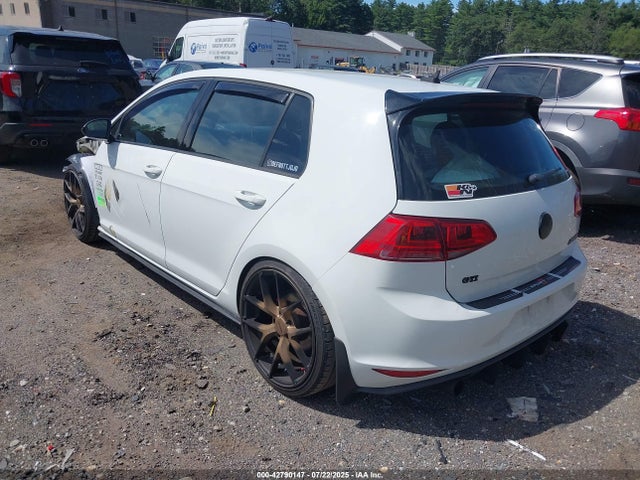 3VW5T7AU0FM098957 Volkswagen 2015