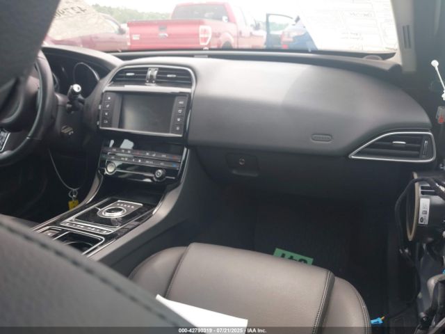 2018 JAGUAR XE SAJAS4FX1JCP35016 Photo 4