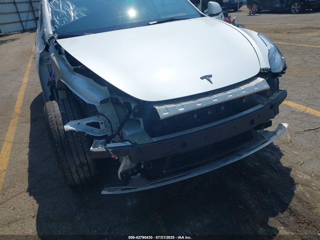 2023 TESLA MODEL Y 7SAYGDEE0PF837775 Photo 5