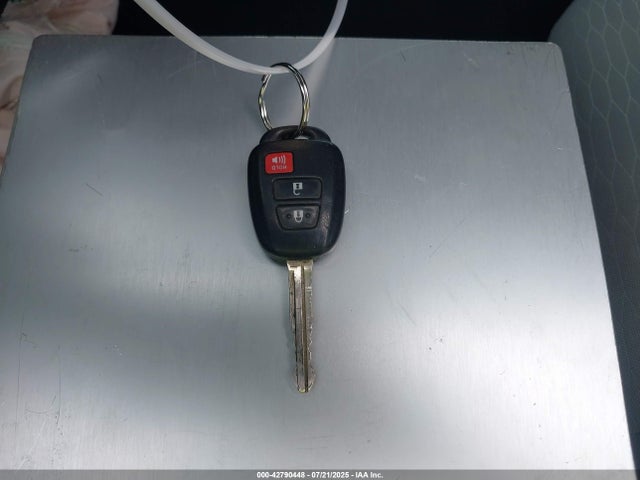 5TFAX5GN1KX145136 Toyota 2tr-fe