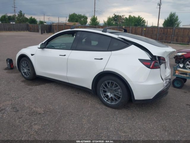 2021 TESLA MODEL Y 5YJYGAEE9MF183382 Photo 2