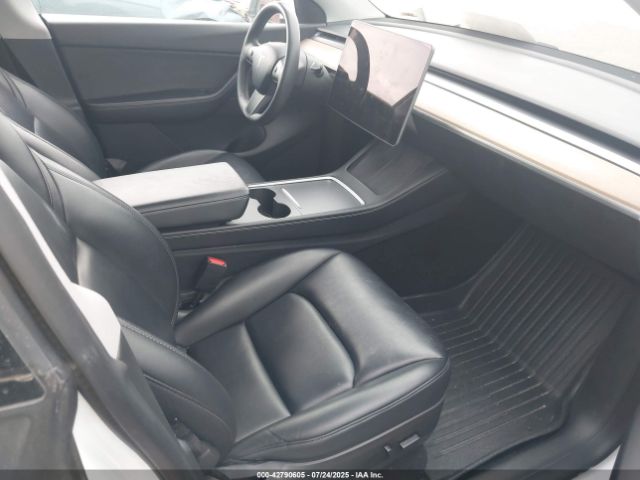 2021 TESLA MODEL Y 5YJYGAEE9MF183382 Photo 4