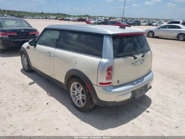 2011 MINI COOPER CLUBMAN WMWZF3C57BT188884 Photo 2