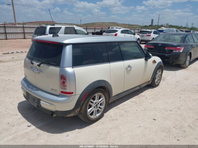 2011 MINI COOPER CLUBMAN WMWZF3C57BT188884 Photo 3