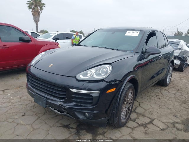 Porsche Cayenne 2018 WP1AA2A21JKA04981 Image 2