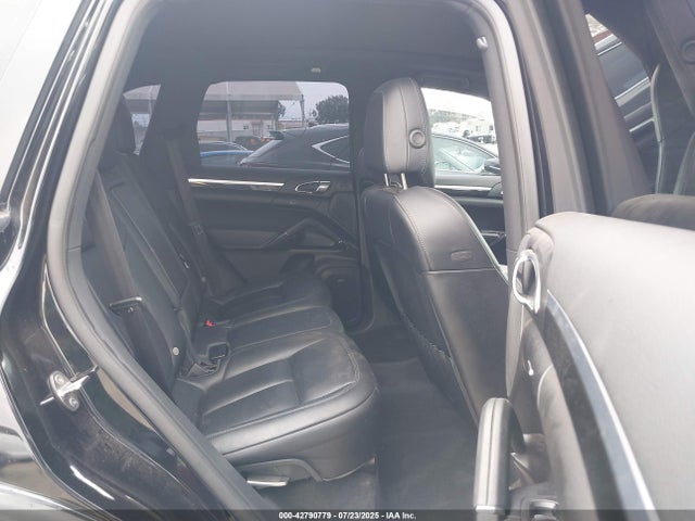 Porsche Cayenne 2018 WP1AA2A21JKA04981 Image 8