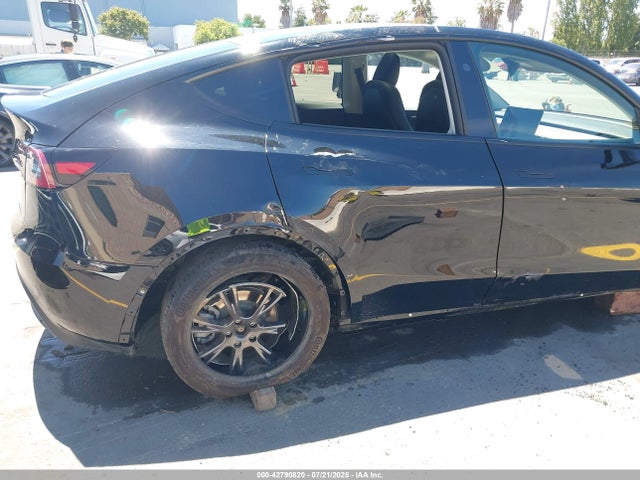 7SAYGAEE5SF253279 Tesla Model Y