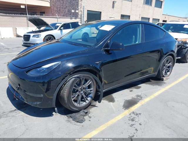 2025 TESLA MODEL Y 7SAYGAEE5SF253279 Photo 1