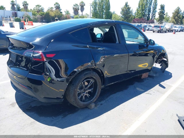 2025 TESLA MODEL Y 7SAYGAEE5SF253279 Photo 3