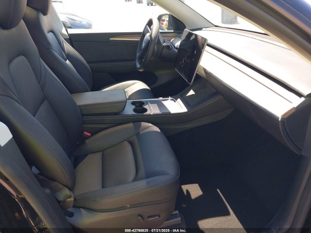 2025 TESLA MODEL Y 7SAYGAEE5SF253279 Photo 4