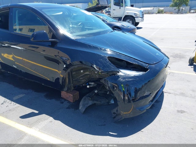 2025 TESLA MODEL Y 7SAYGAEE5SF253279 Photo 5