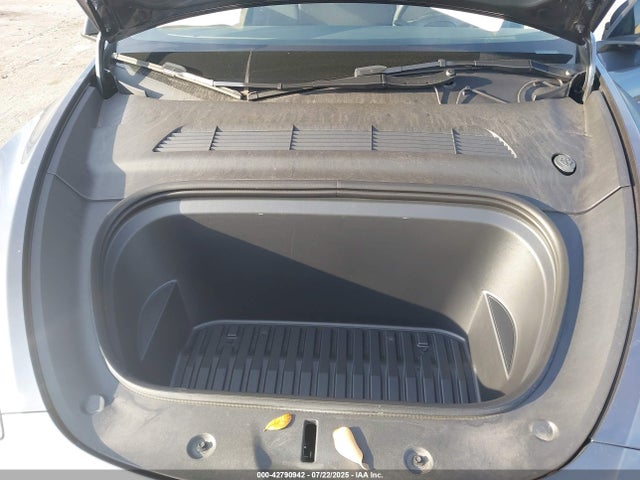 7SAYGAEE7PF800057 Tesla Model Y