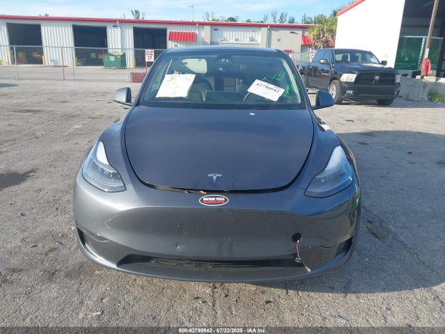7SAYGAEE7PF800057 Tesla Model Y