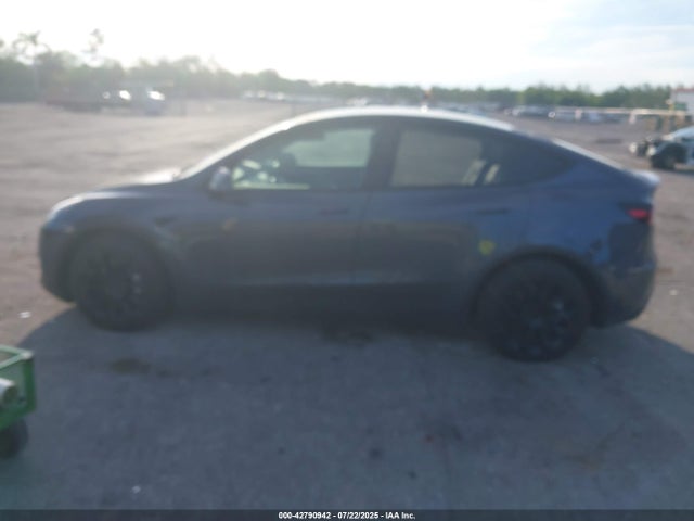 7SAYGAEE7PF800057 Tesla Model Y