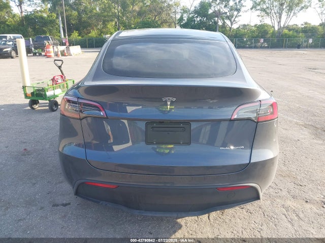 7SAYGAEE7PF800057 Tesla Model Y