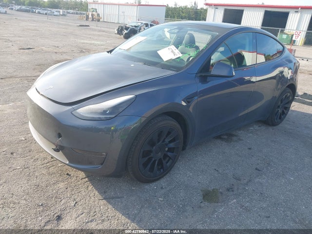 7SAYGAEE7PF800057 Tesla Model Y