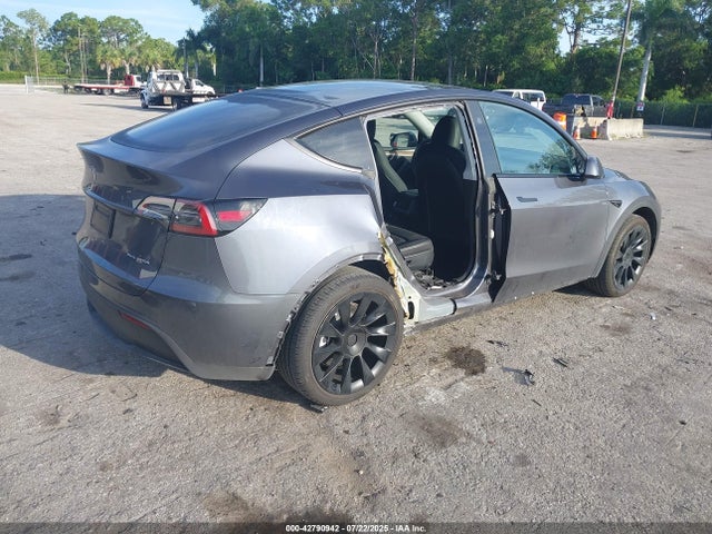 7SAYGAEE7PF800057 Tesla Model Y