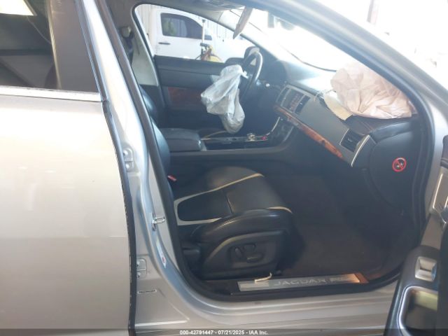 2015 JAGUAR XF SAJWA0F7XF8U61777 Photo 4