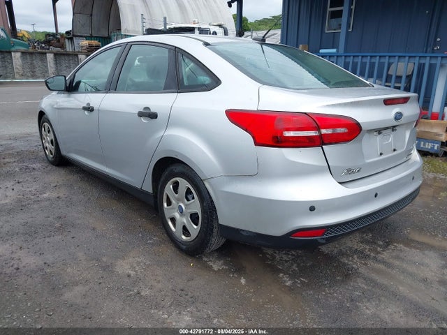 Ford Focus 2016 1FADP3E27GL384592 Image 3
