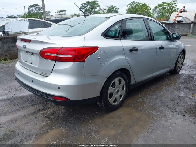 Ford Focus 2016 1FADP3E27GL384592 Image 4