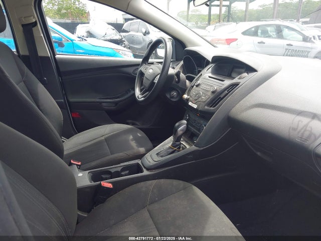 Ford Focus 2016 1FADP3E27GL384592 Image 5