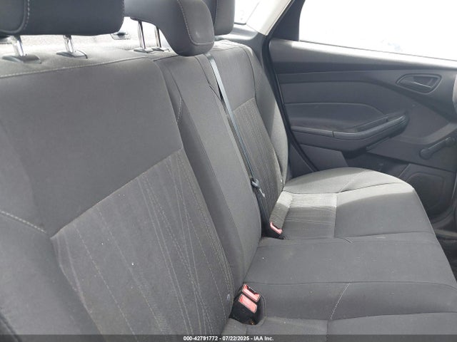 Ford Focus 2016 1FADP3E27GL384592 Image 8