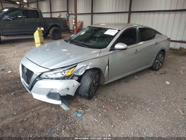Nissan 2021 2021 1N4BL4DV4MN325830 Image 2