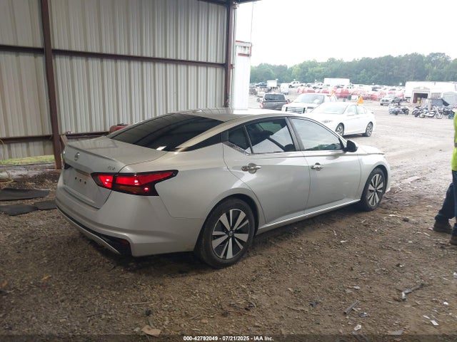 Nissan 2021 2021 1N4BL4DV4MN325830 Image 4