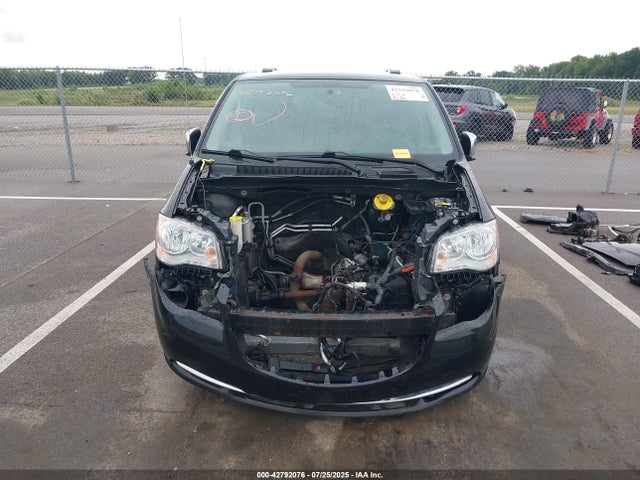 2C4RC1CG1GR150423 Chrysler Town and Country