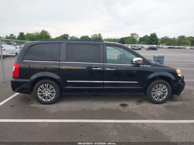 2C4RC1CG1GR150423 Chrysler Town and Country