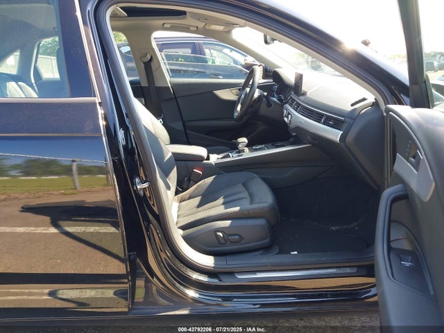 2017 AUDI A4 WAUANAF45HN030631 Photo 4