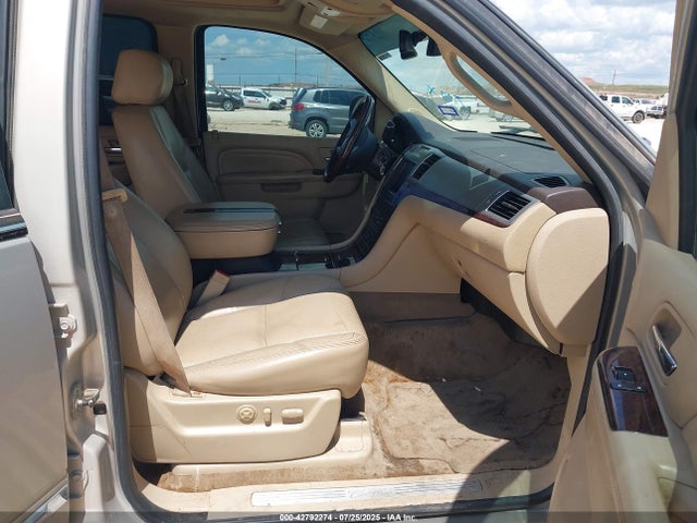 2011 CADILLAC ESCALADE ESV 1GYS3HEFXBR122966 Photo 4