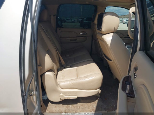 2011 CADILLAC ESCALADE ESV 1GYS3HEFXBR122966 Photo 7