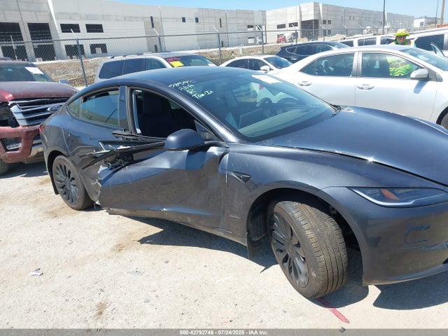 2025 TESLA MODEL 3 5YJ3E1EA8SF018305 Photo 5