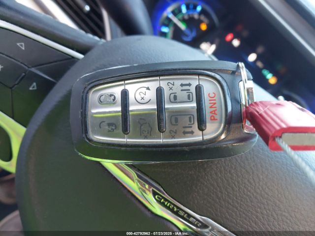 2022 CHRYSLER PACIFICA HYBRID 2C4RC1L74NR121544 Photo 10