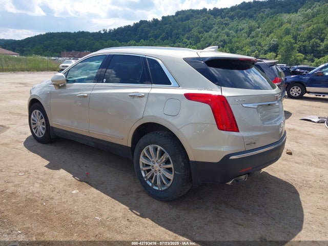 2017 CADILLAC XT5 1GYKNDRS0HZ104771 Photo 2