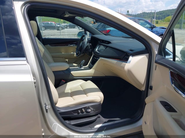 2017 CADILLAC XT5 1GYKNDRS0HZ104771 Photo 4