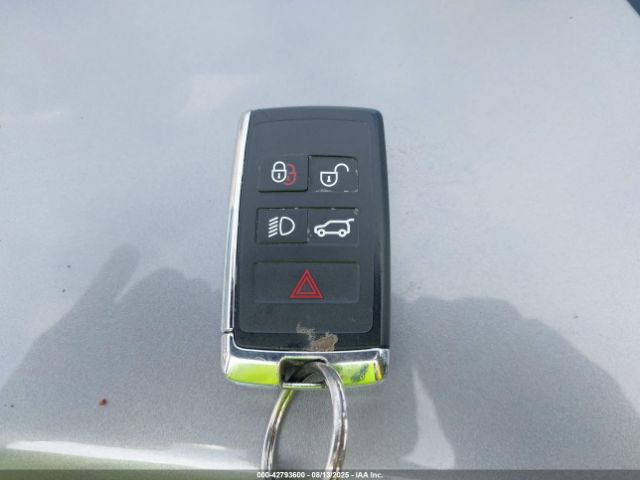 2022 JAGUAR F-PACE SADCJ2EX7NA701653 Photo 10