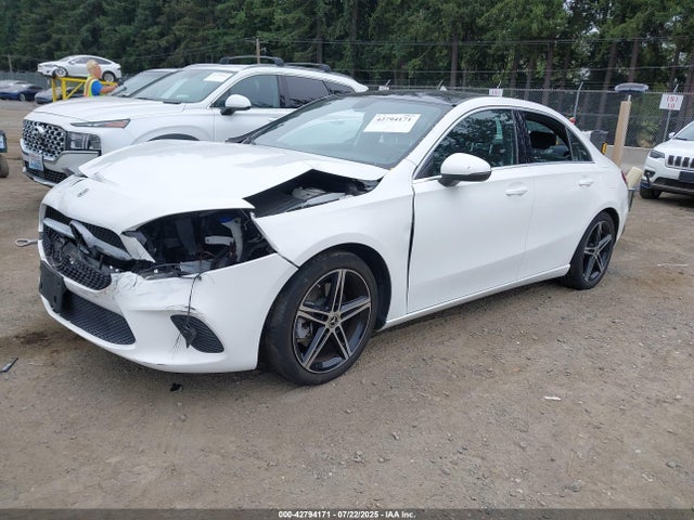 W1K3G4FB8MJ315188 Mercedes-Benz m260