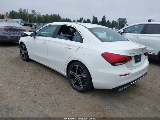 W1K3G4FB8MJ315188 Mercedes-Benz m260