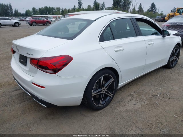 W1K3G4FB8MJ315188 Mercedes-Benz m260